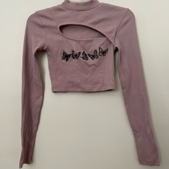 Urban Outfitters Size small long sleeve crop with cut out